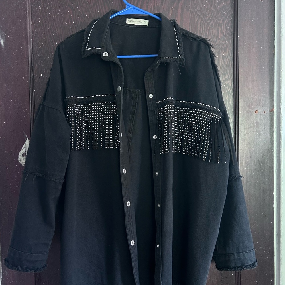 Classic Black Jean Jacket with Full-Length Sleeves